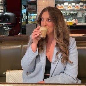 Meet your Posher, Caitlyn